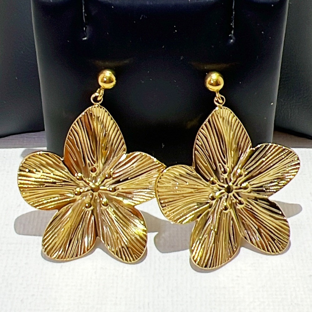 18k Gold Flower Earrings - Picture 2 of 4